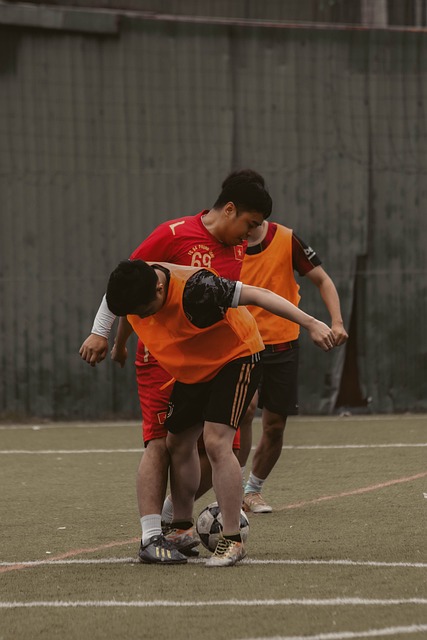 更是
